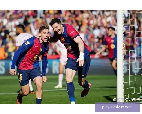 莱万多夫斯基世预赛表现稳健，状态持续提升引人关注